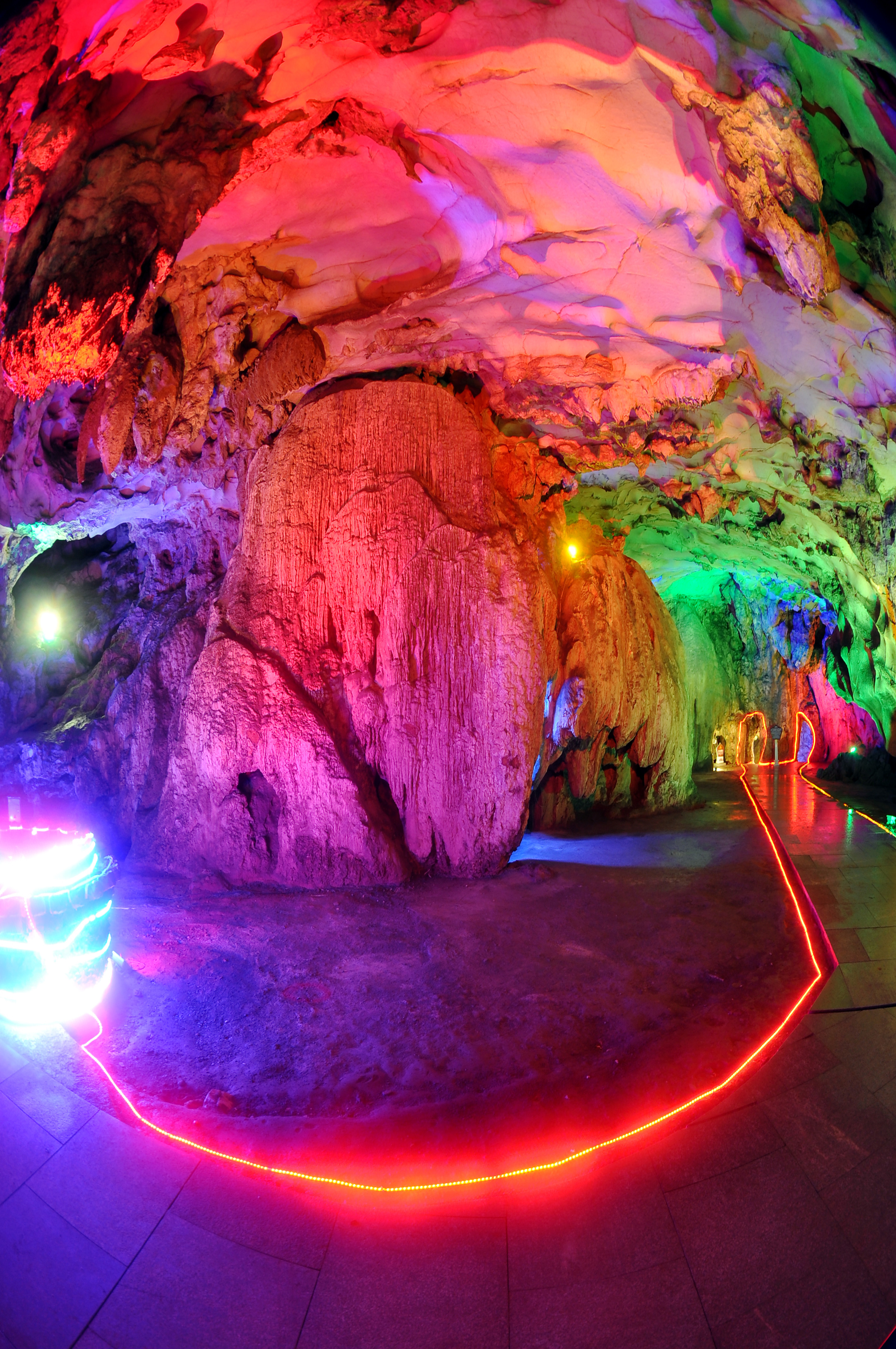  p>佛爷洞景区是位于四川省江油市的国家aaaaa级景区.