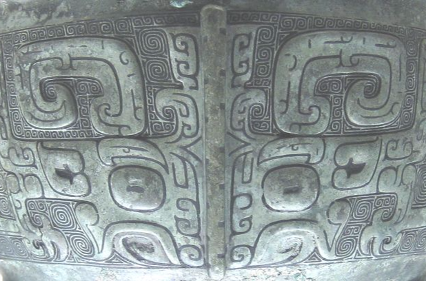  p>饕餮纹是商代和西周中期以前青铜器的主要纹样,又称兽面纹,多装饰