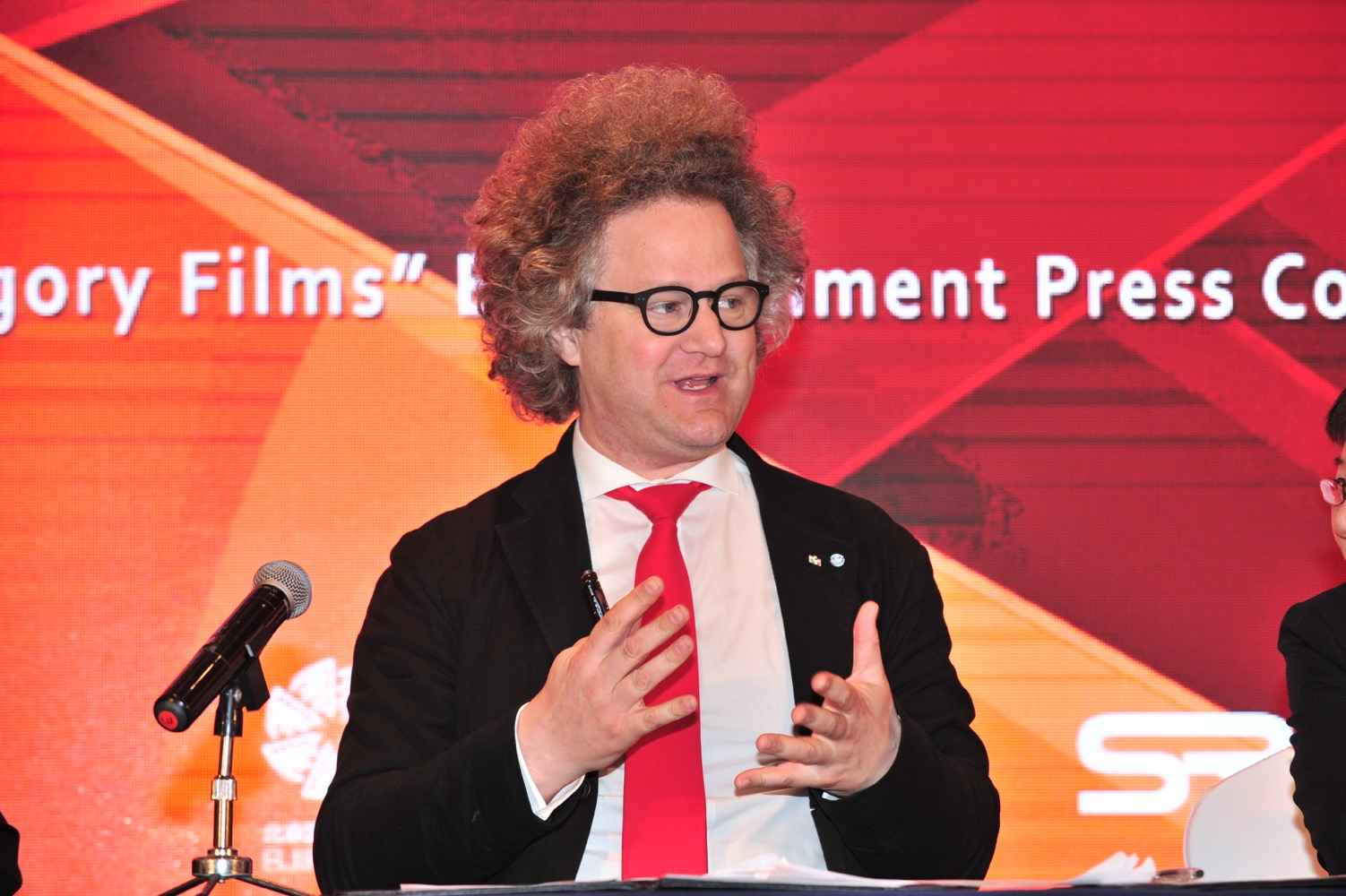  p>弗洛里安·亨克尔·冯·多纳斯马尔克(florian henckel von donner