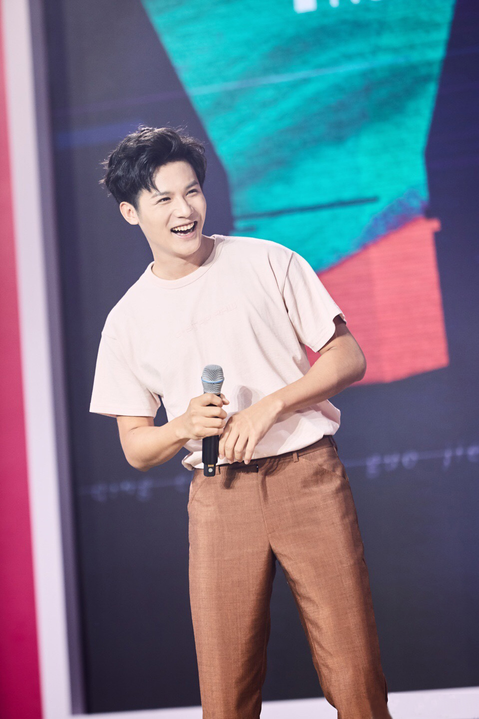  p>郑业成,1993年8月26日出生于 a target="_blank" href="/item/吉林