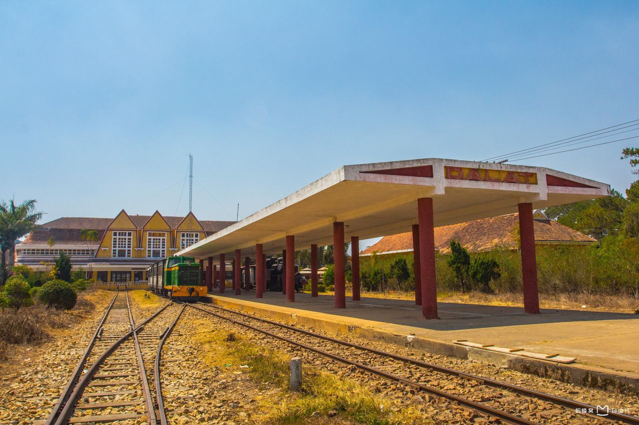  p>大叻火车站位于春香湖东500米处,被称为越南最美的火车站,是法国