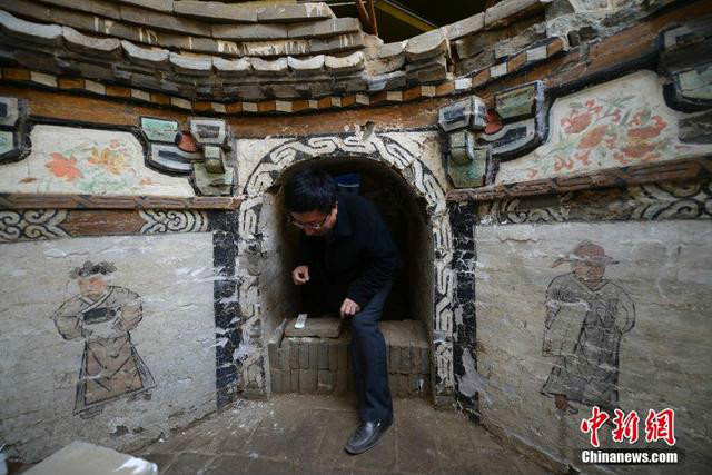 古代葬俗因时代,地方的不同而有差异,有土葬,火葬,水葬等.