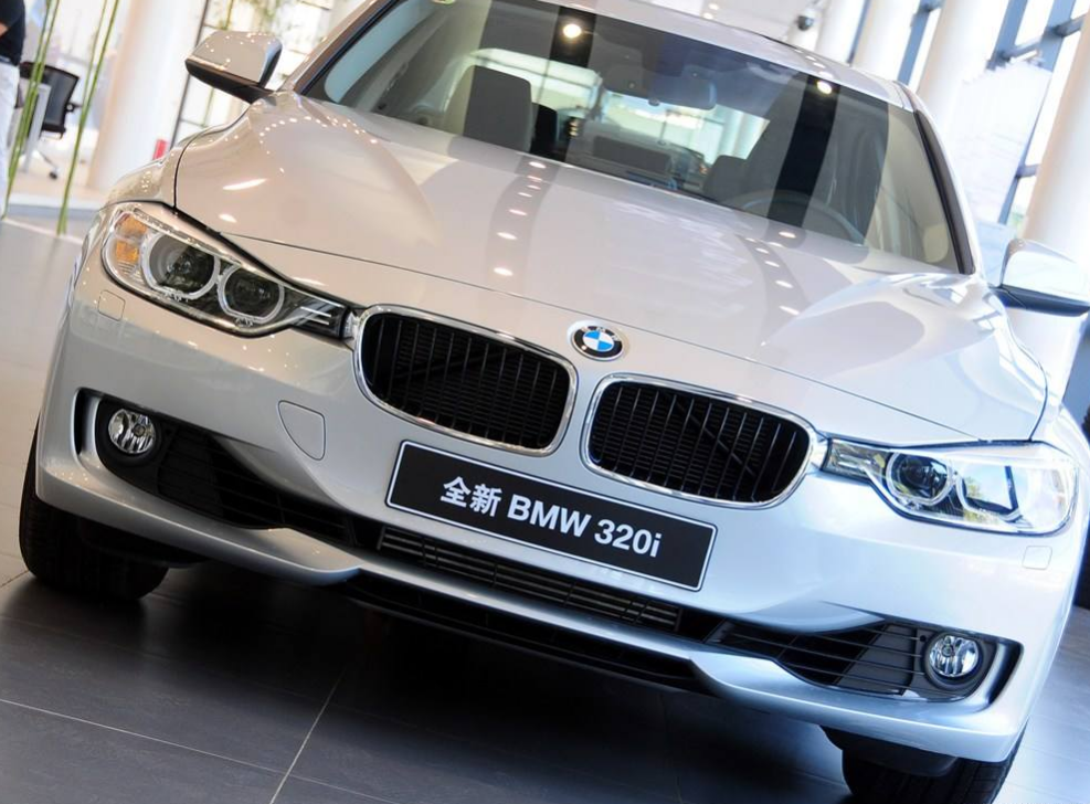 2013款宝马320i时尚型
