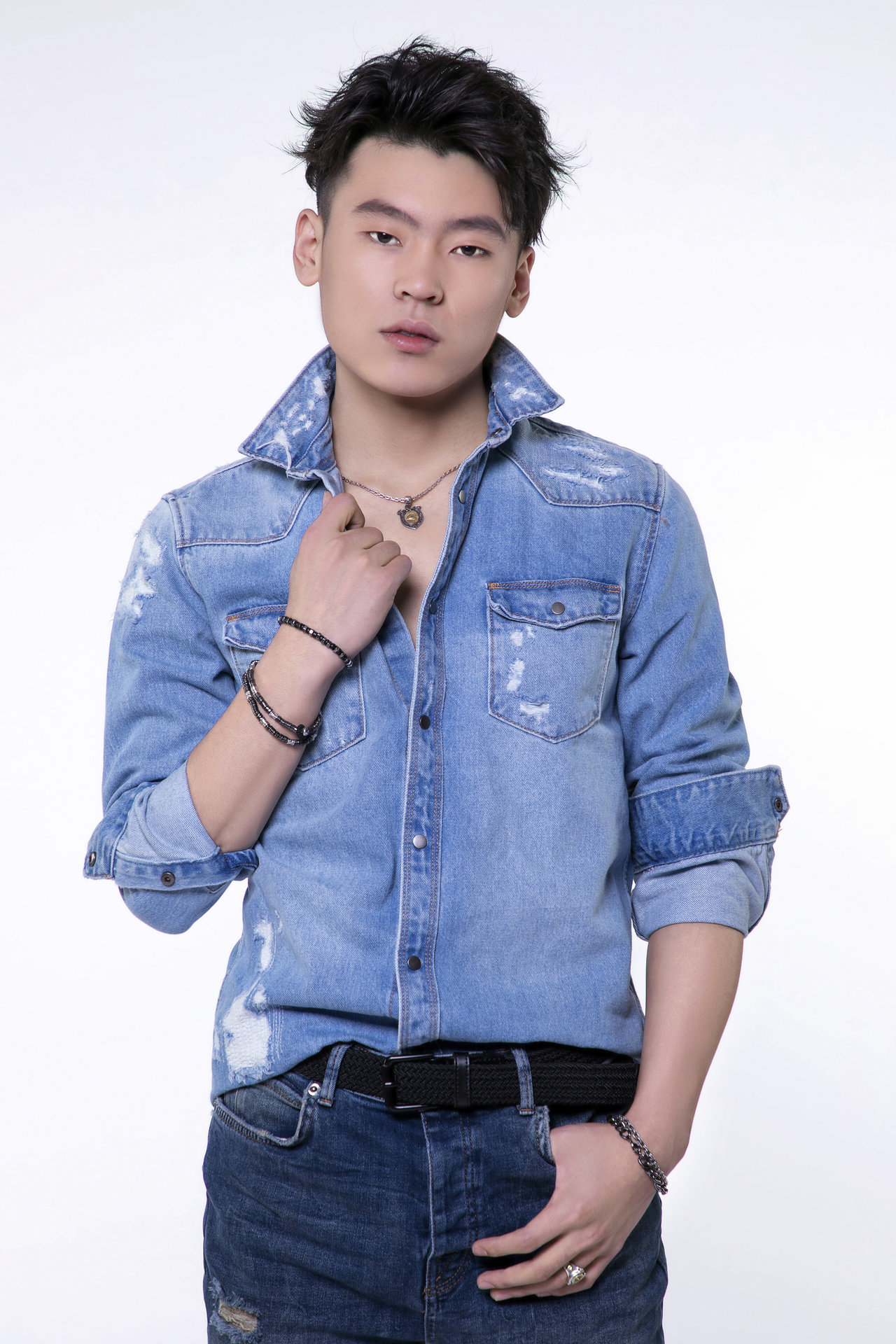  p>隔壁老樊,本名樊凯杰,1998年11月2日出生于河