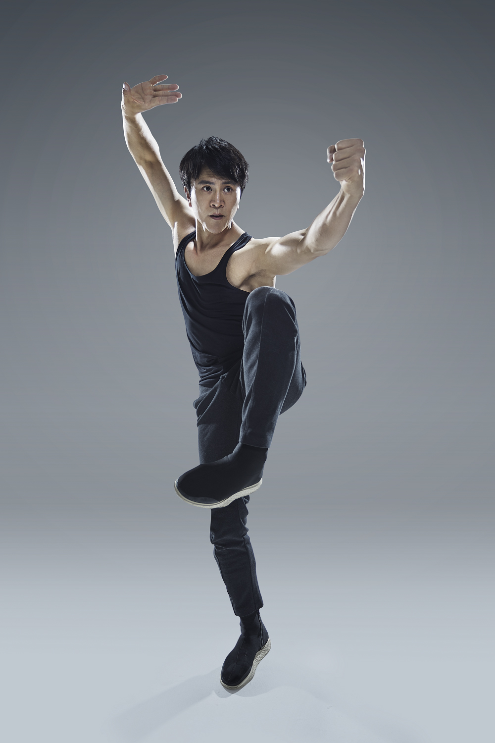 2月2日出生于浙江温州,少林寺俗家弟子,中国内地功夫男演员