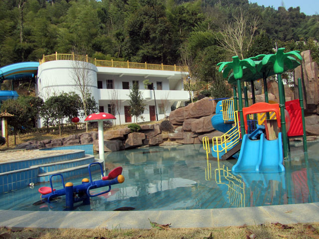 data-lemmaid="5678671">资溪 /a>大觉山(法水)温泉度假村位于资溪县