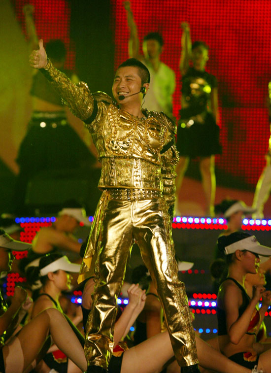  p data-id="gnwgre5444">黄鹤翔,9月18日出生于中国河南省,祖籍江西