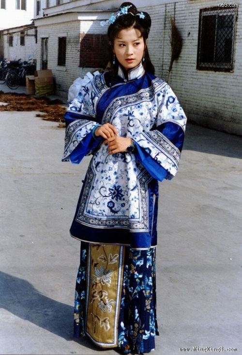  p>史兰芽,1971年12月2日出生于浙江省杭州市余杭区,毕业于 a target=