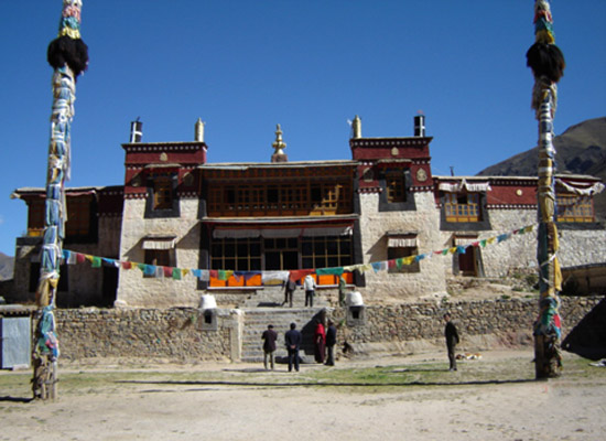  p>德庆热布杰寺位于县南木林镇嘎布村.