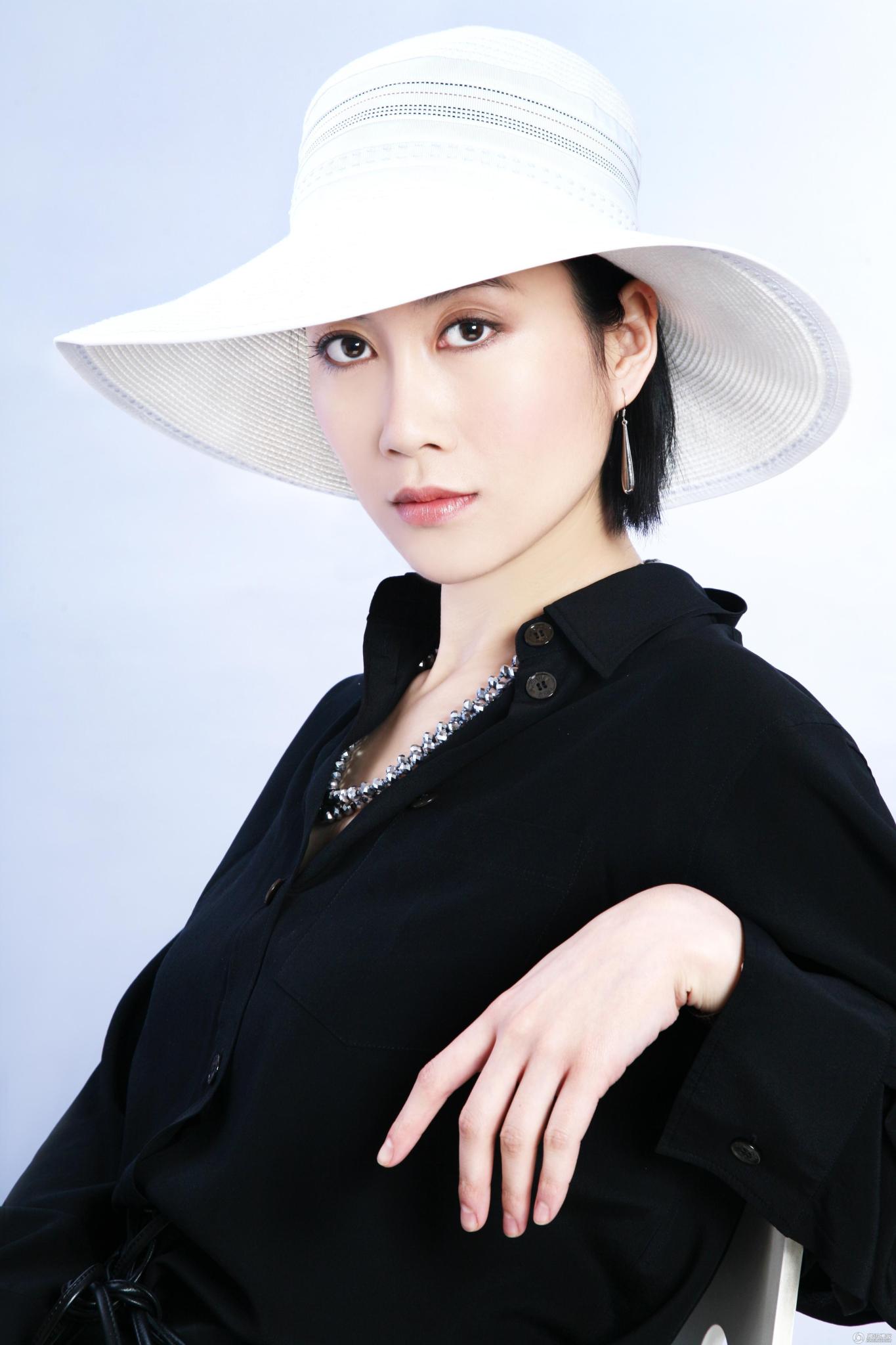 data-ctrid="2vbcydjiynh">1 /sup>出生于贵州贵阳,中国内地女演员