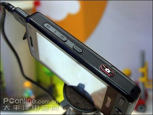 2英寸;机身背面就是这部手机的