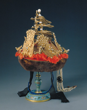 貂皮嵌珠皇后冬朝冠