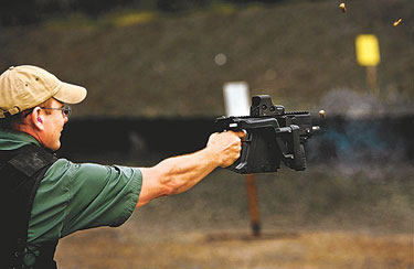  p>雷蛇冲锋枪是游戏《 a href="#" data-lemmaid="75017">穿越火线 