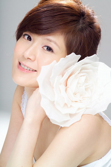  p>尹馨,1978年7月14日出生于台湾省桃园市,毕业于 a target="_blank"