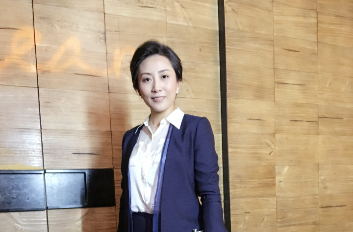  p data-id="gnwhm6dbio">朱丽群,出生于上海市