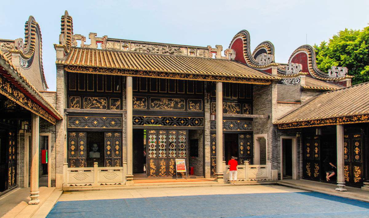 渚岭,骑田岭,大庾岭五座山组成,大体分布在广西东部至广东东部和湖南