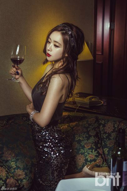  p>洪秀儿(sooah hong ),1986年6月30日出生于韩国,韩国影视明星,杂志