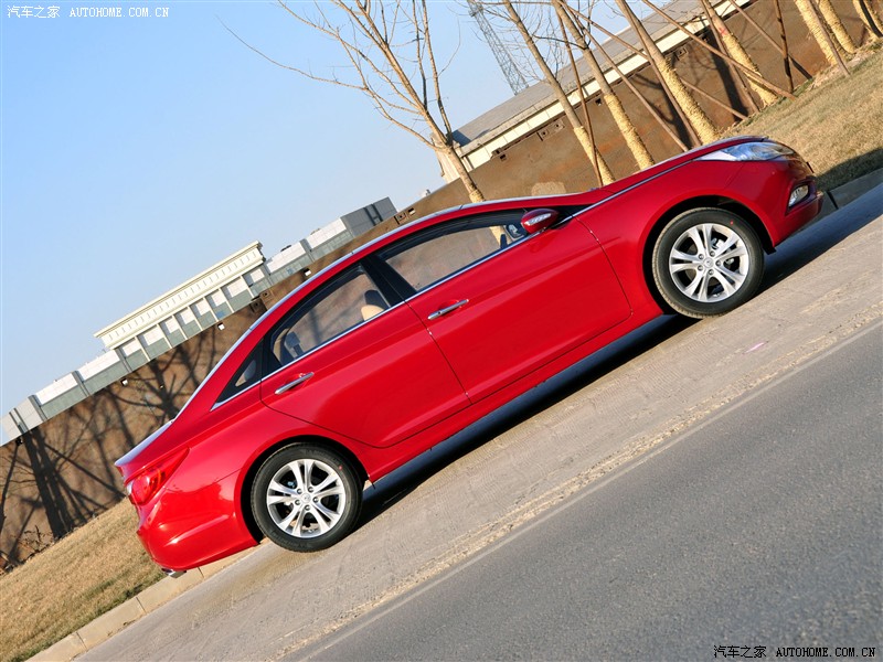 以美国版索纳塔为蓝本的北京现代第八代索纳塔又为中国消费者量身添置