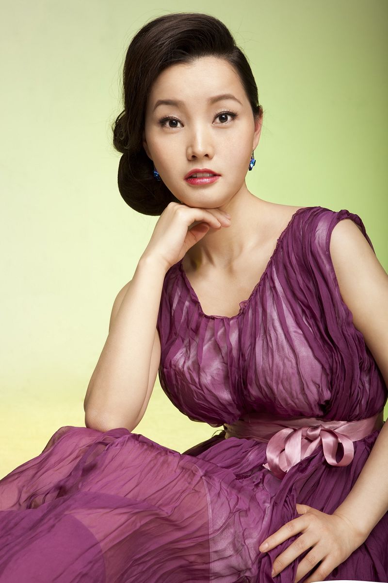 女,原名高云霞,"洁情高韵"新文艺时代开创者,新文艺时代魅力女性典范