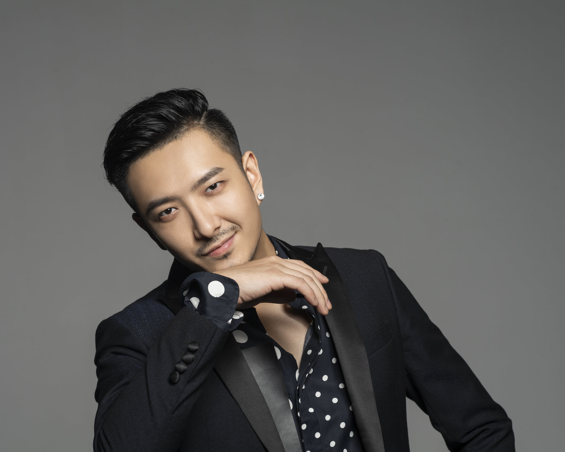 原名陈启杰,1988年7月3日出生于重庆市,中国内地影视男演员,毕业于 a