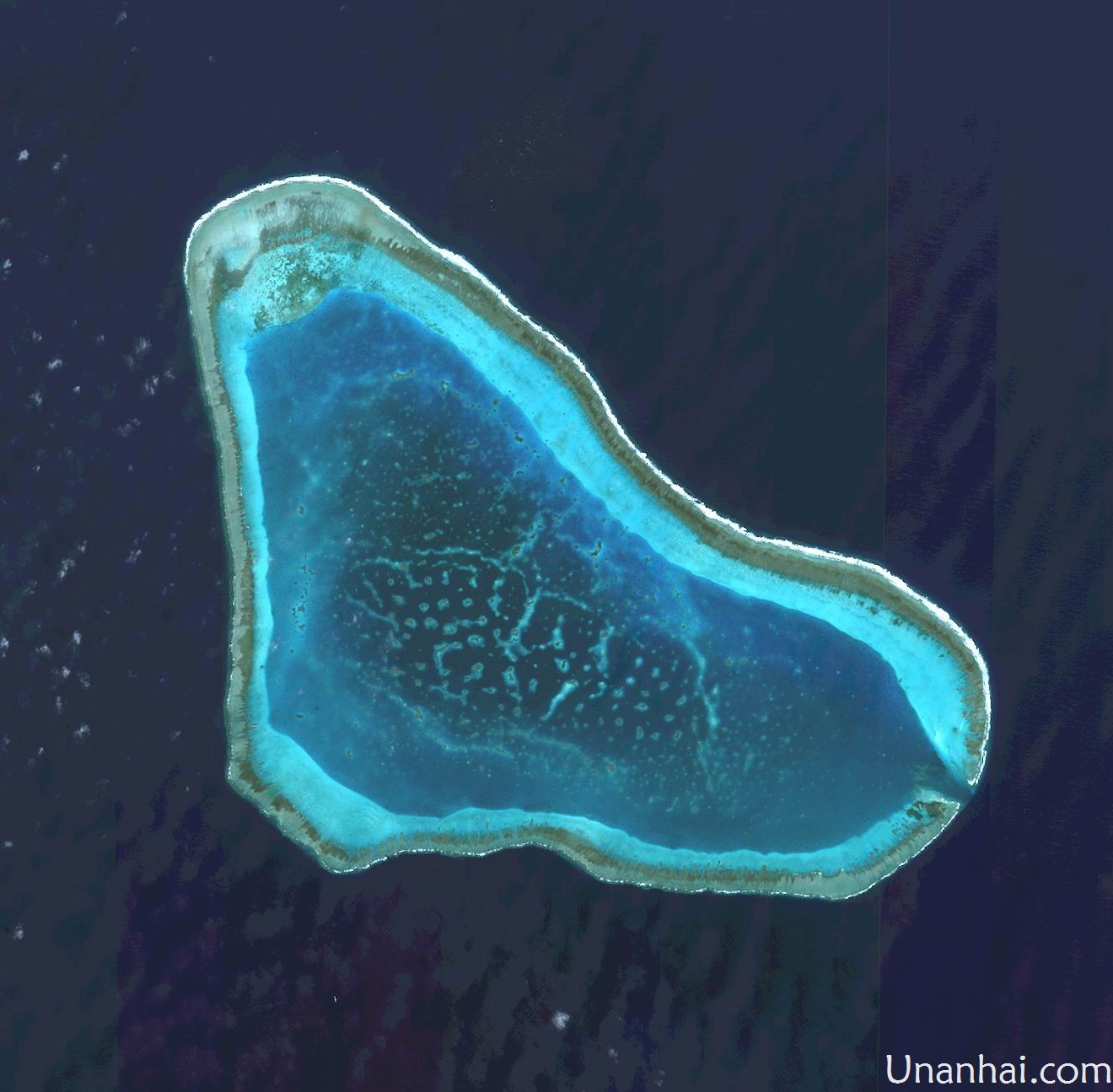  p> b>黄岩岛(民主礁)[huangyan island]  /b>,隶属于中国 a href="#"