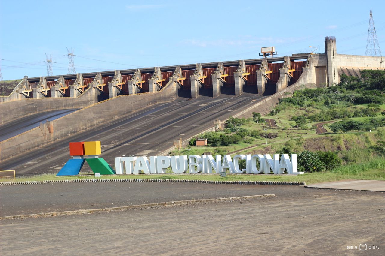  p>伊泰普水电站(itaipu binacional, itaipu dam),位于 a target="