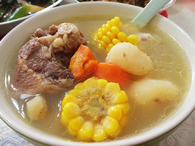 胡萝卜玉米粉葛汤
