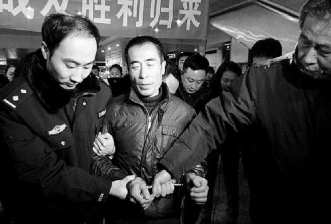  p data-id="gnwijfatqp">李俊岩,男,沈阳市首例黑社会性质犯罪团伙