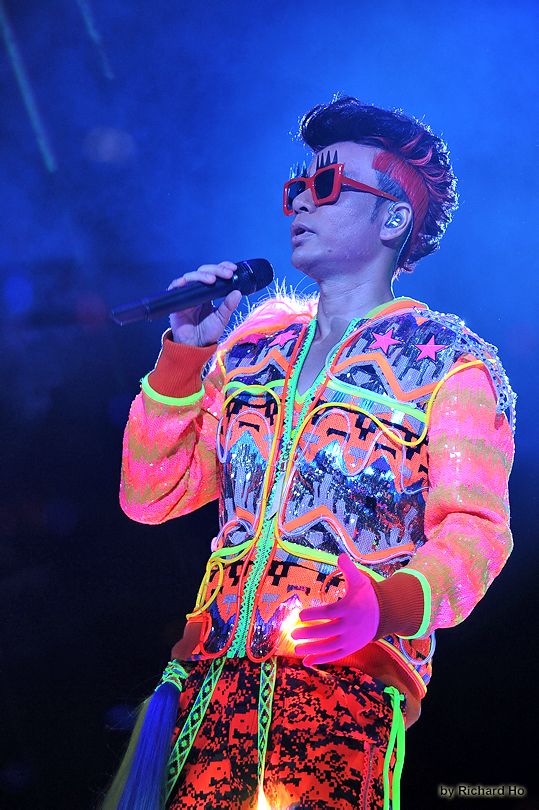  p>李克勤(hacken lee),1967年12月6日生于中国香港,籍贯广东新会崖西