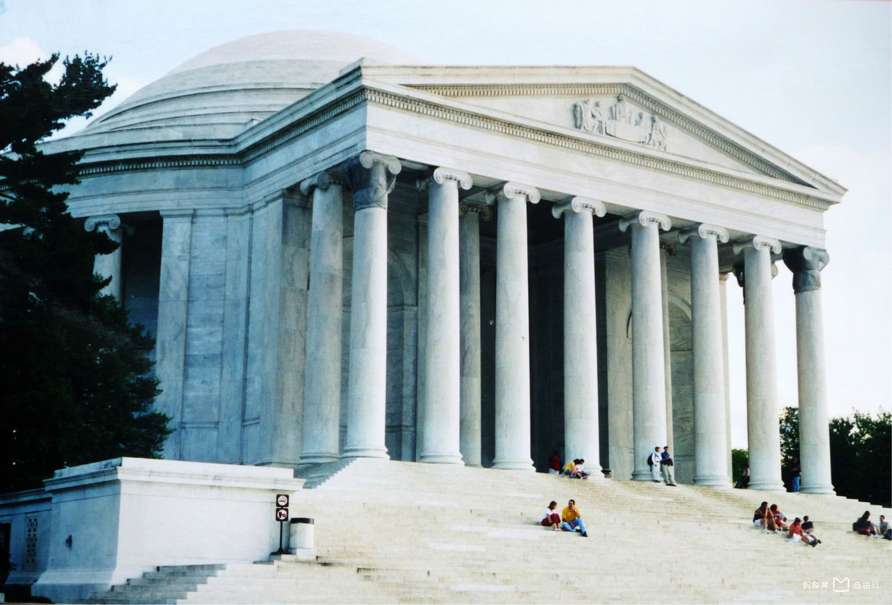  p>杰斐逊纪念堂(thomas jefferson memorial)坐落于美国华盛顿,是为