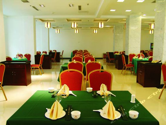  p>青岛复盛大酒店开业时间2004年10月1日,主楼高7层,附楼高2层,共有