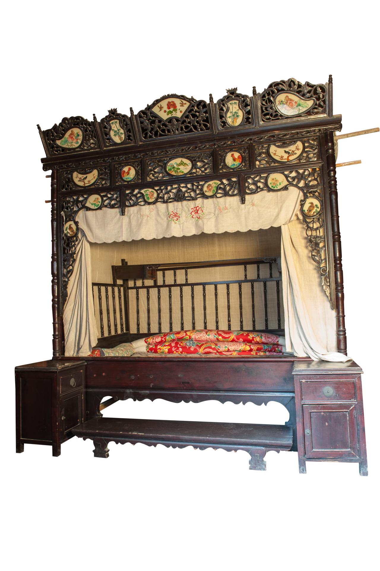 民国飞罩雕花架子床