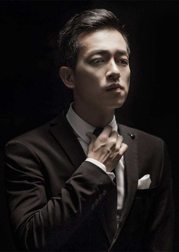  p>梁竞徽 i>(oscar leung) /i>,原名梁烈唯,1979年3月26日生于中国