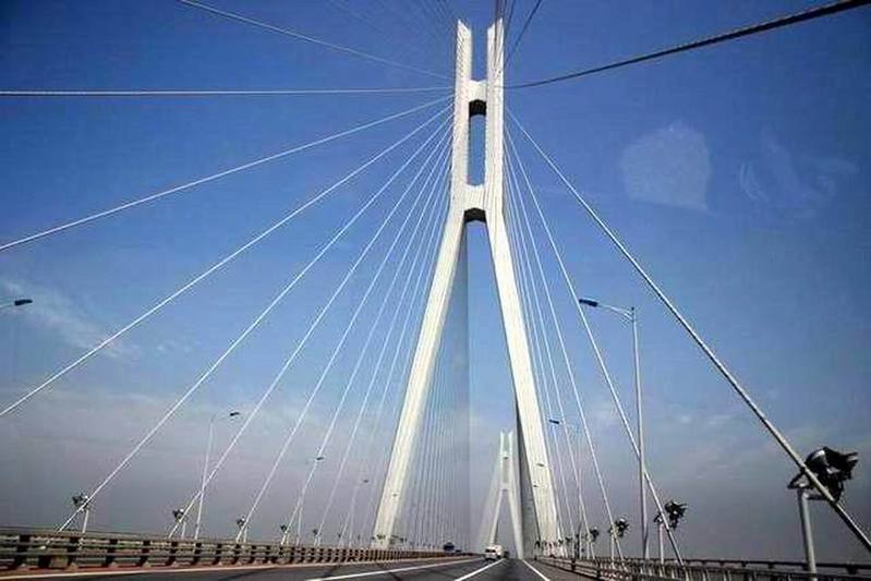  p>南京八卦洲长江大桥,简称八卦洲大桥,原称南京长江第二大桥,是中国