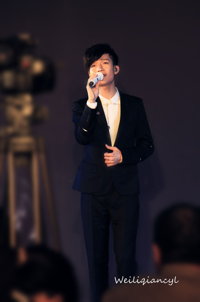 7月25日出生于海南省三亚市,祖籍广东省普宁市,中国内地流行乐男歌手