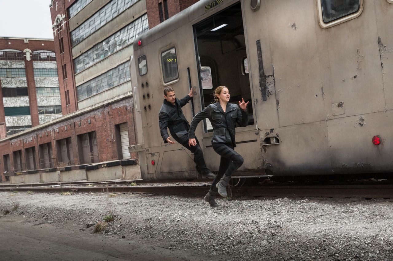 是改编自同名畅销书改编电影《分歧者》系列的首部,由 a target="