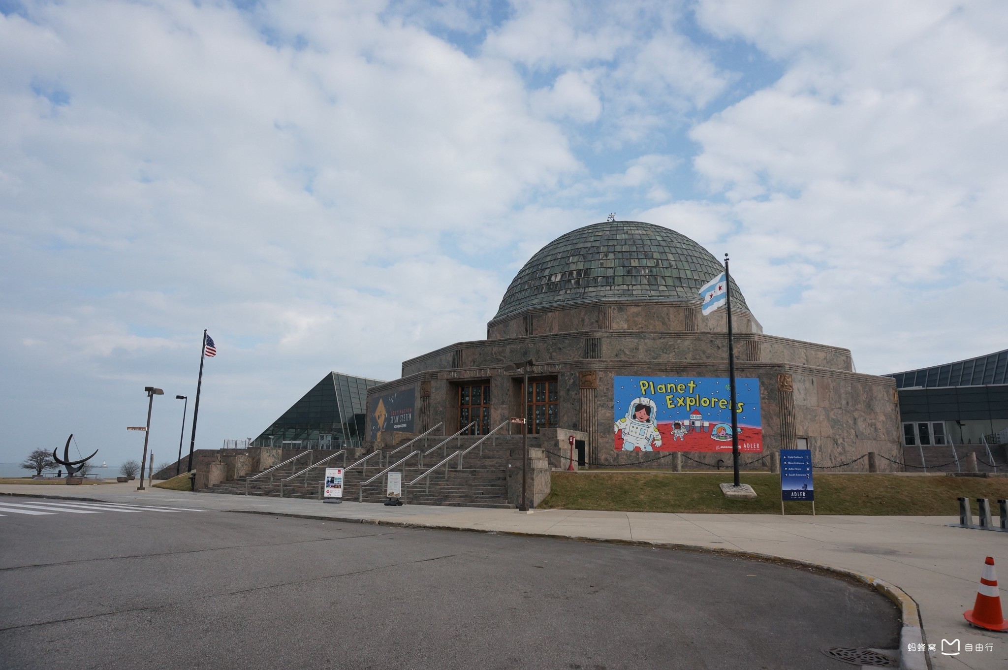  p>阿德勒天文馆(adler planetarium)于1930年在芝加哥成立,是西半球