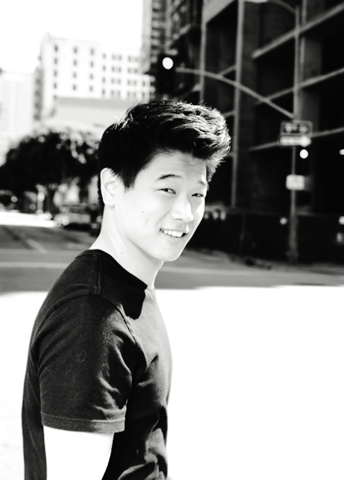 hong lee),1986年9月30日出生于韩国首尔,美籍韩裔影视男演员,毕业于