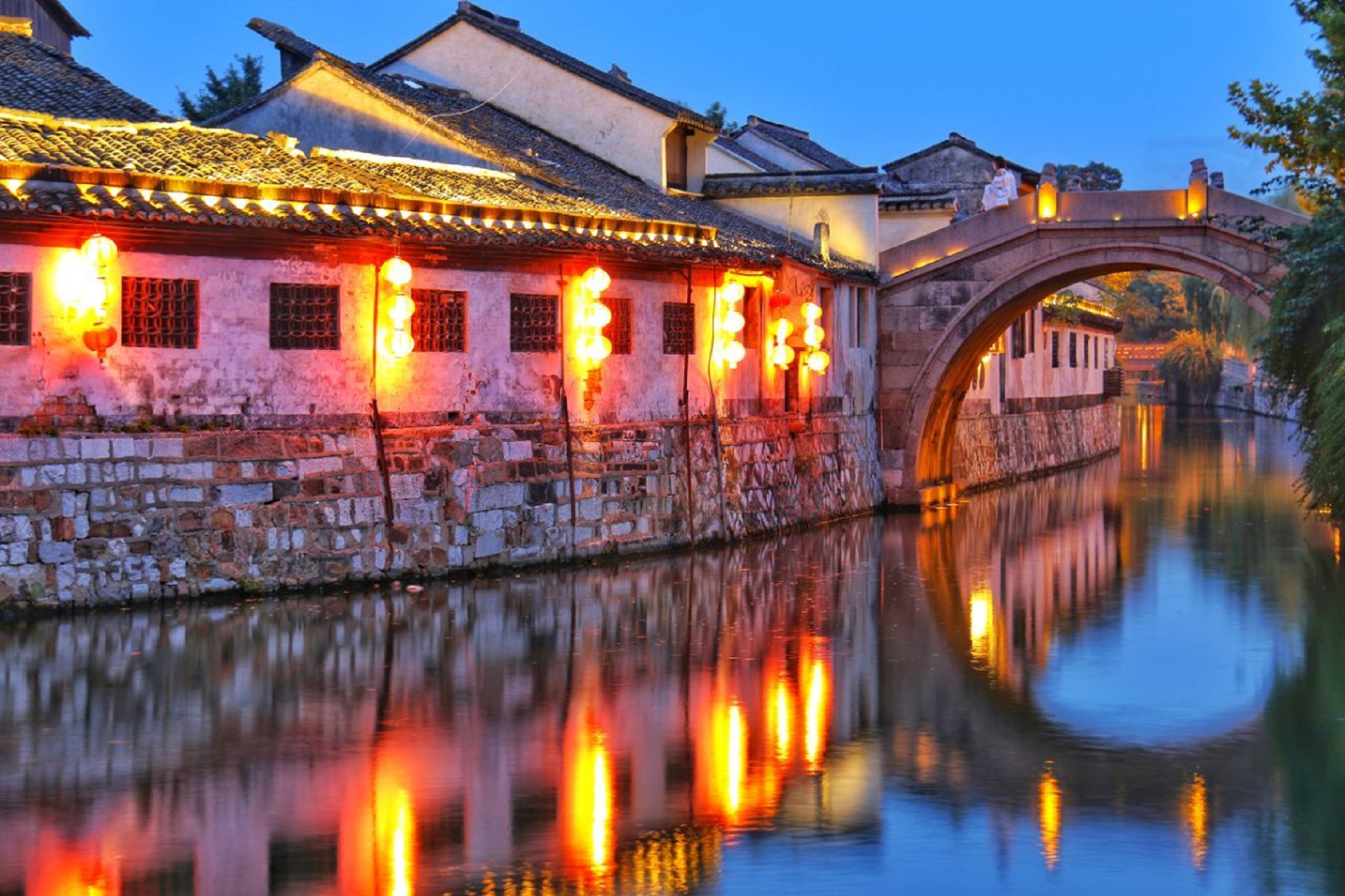 明清时期为江南蚕丝名镇,是一个人文资源充足,中西建筑合璧的江南古镇