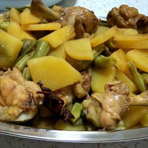 鸡腿炖土豆豆角