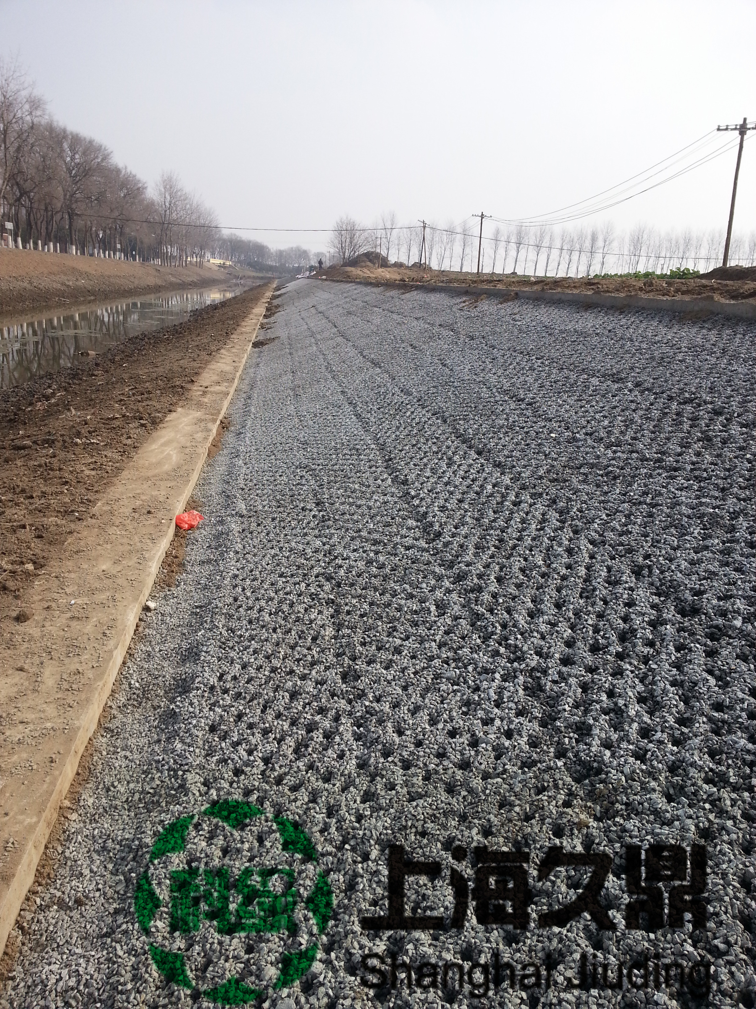 现浇绿化混凝土护坡新技术