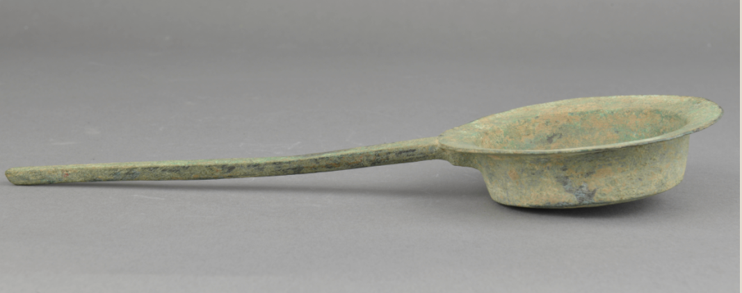  p>汉铜熨斗是汉代的文物,现收藏于平凉市博物馆. /p>