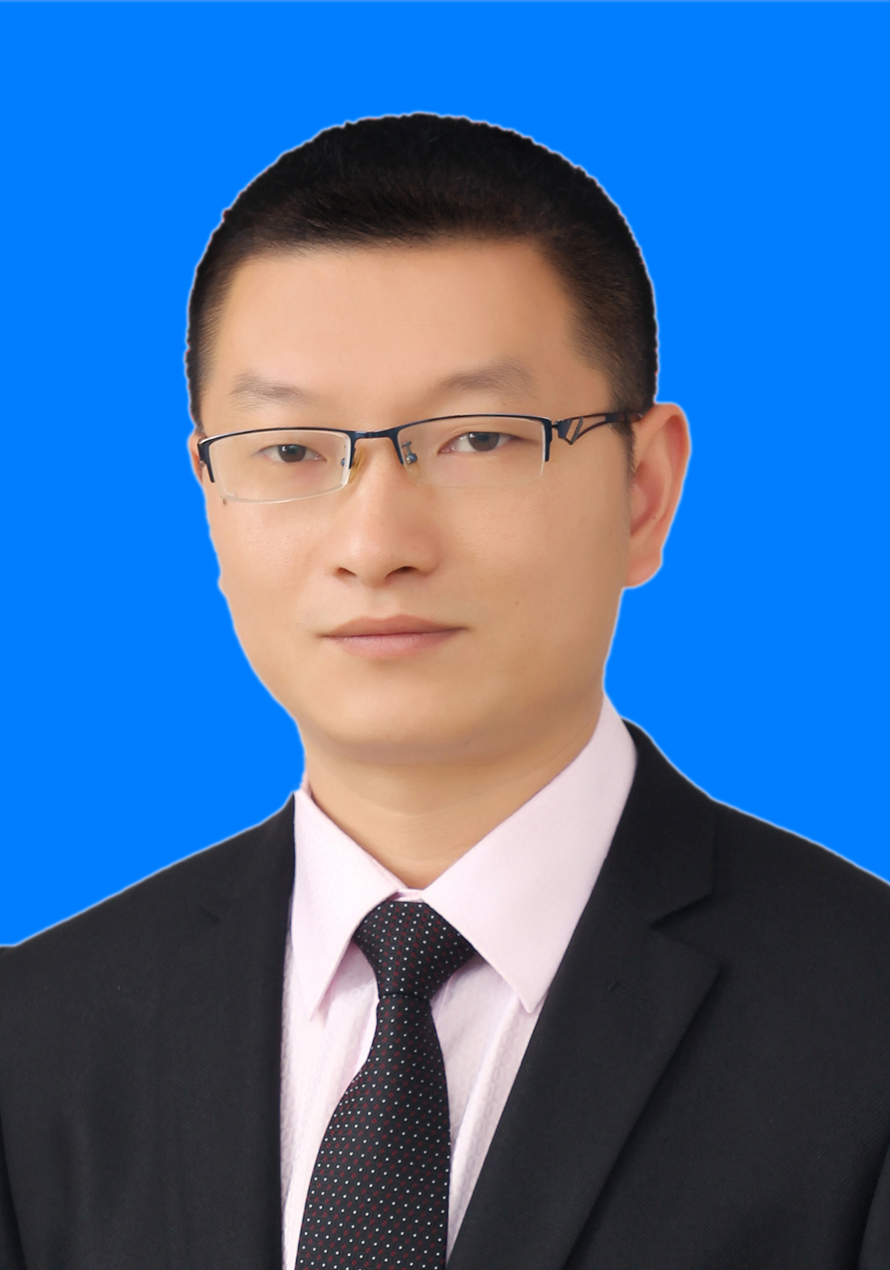 汉族,1980年8月出生,中共党员,桐梓人,大学文化,现任尧龙山镇党委书记