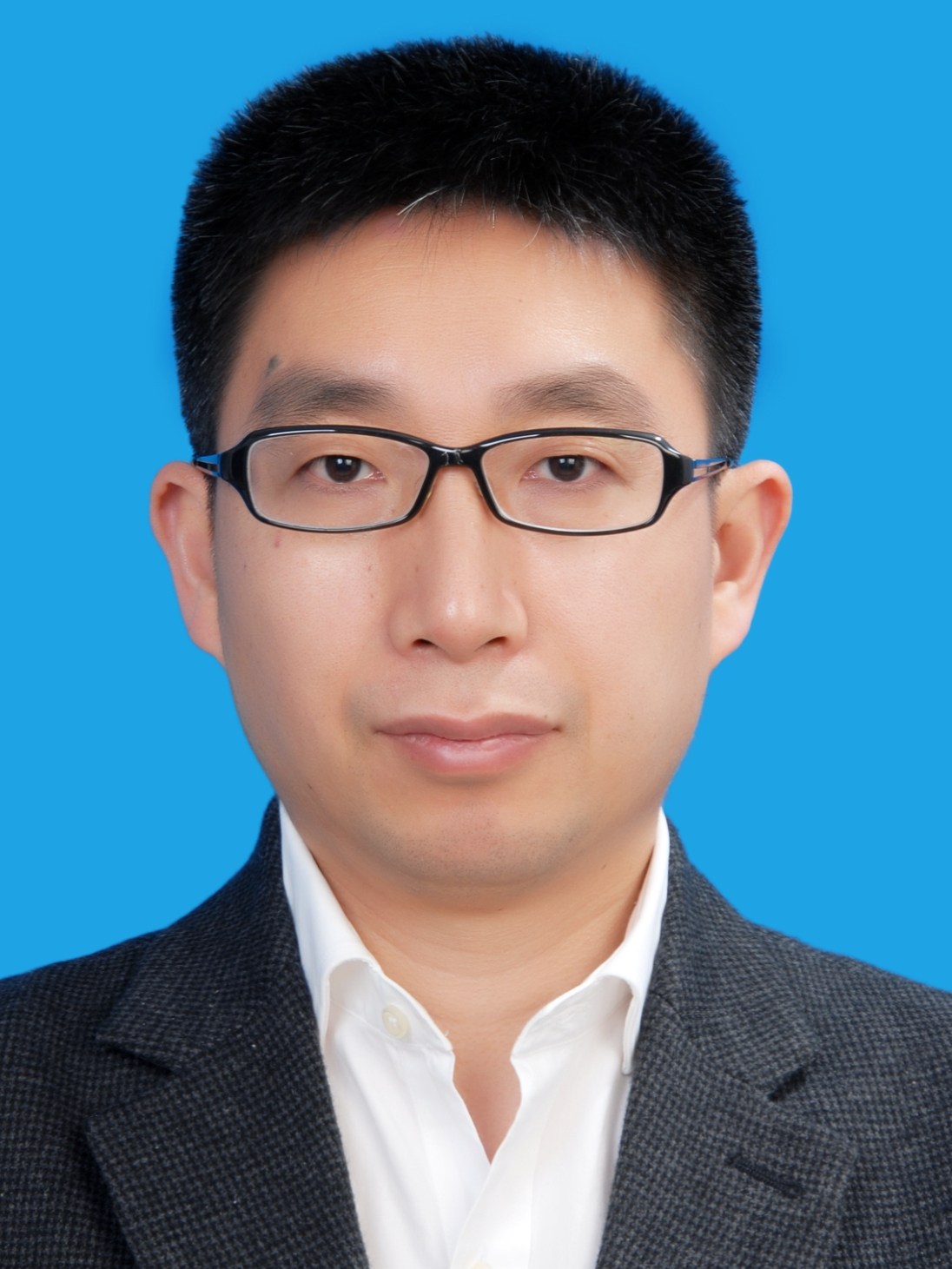 杨军伟