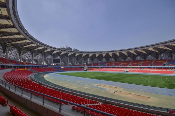  p>西宁体育馆位于青海省西宁市中心西门口西南侧的南川河畔,1982年