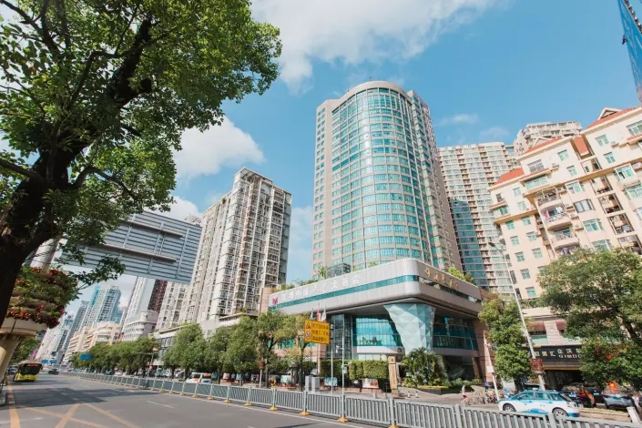  p data-id="gnao4ct3bw">深圳中油阳光大酒店是一家商务酒店,集住宿