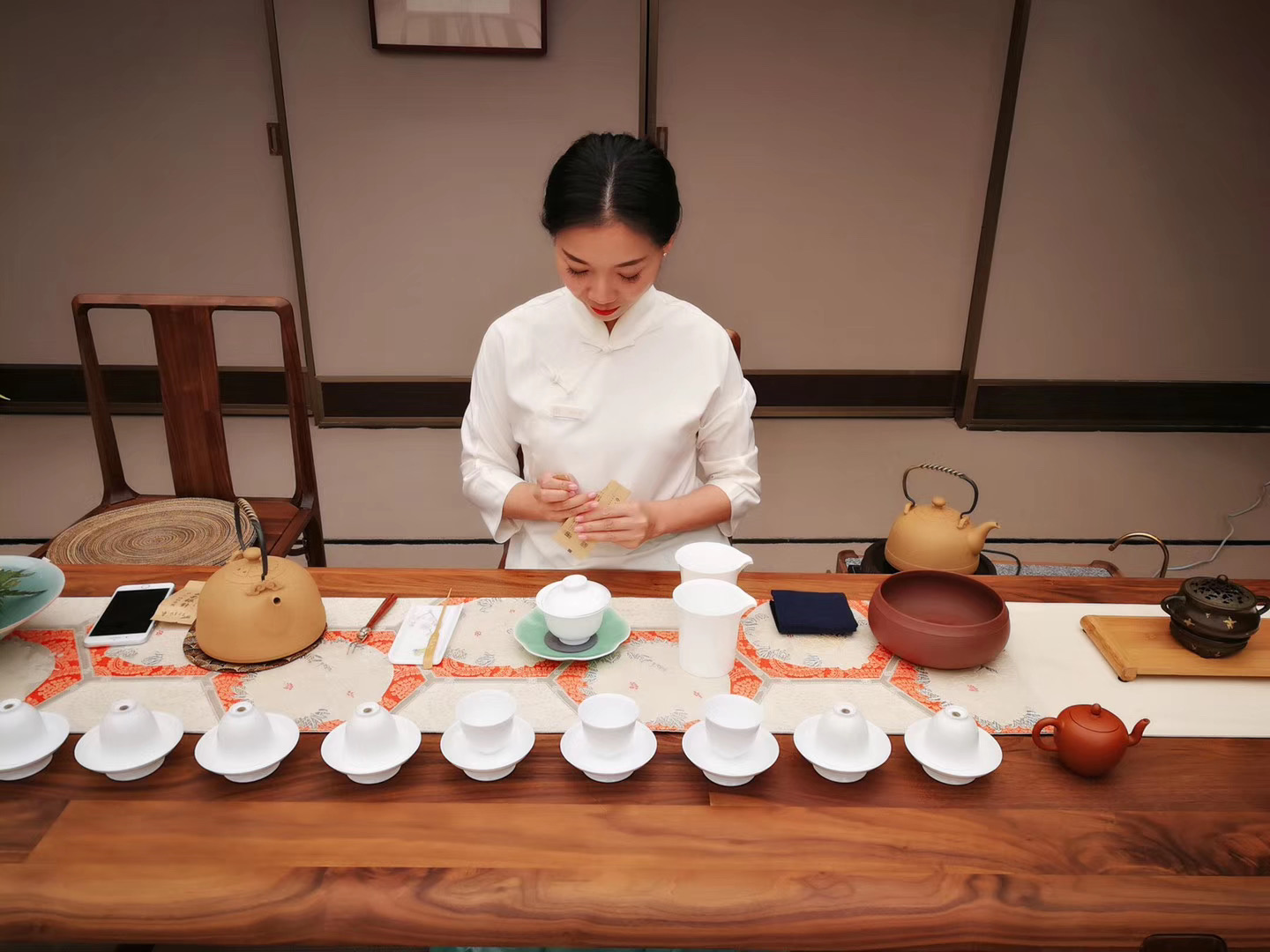 e">吴小钦,国家一级 a target="_blank" href="/item/茶艺师/5474531"