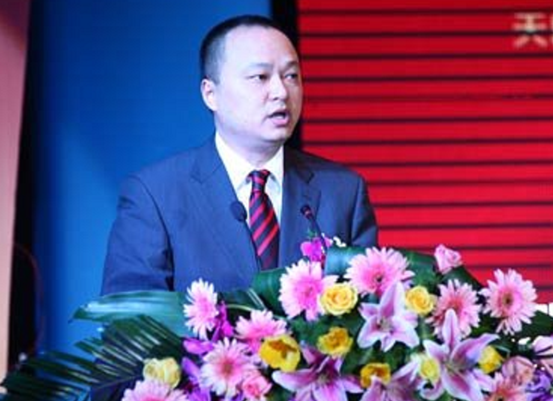  p>钟雨,男,1973年10月出生,四川成都人,中共党员