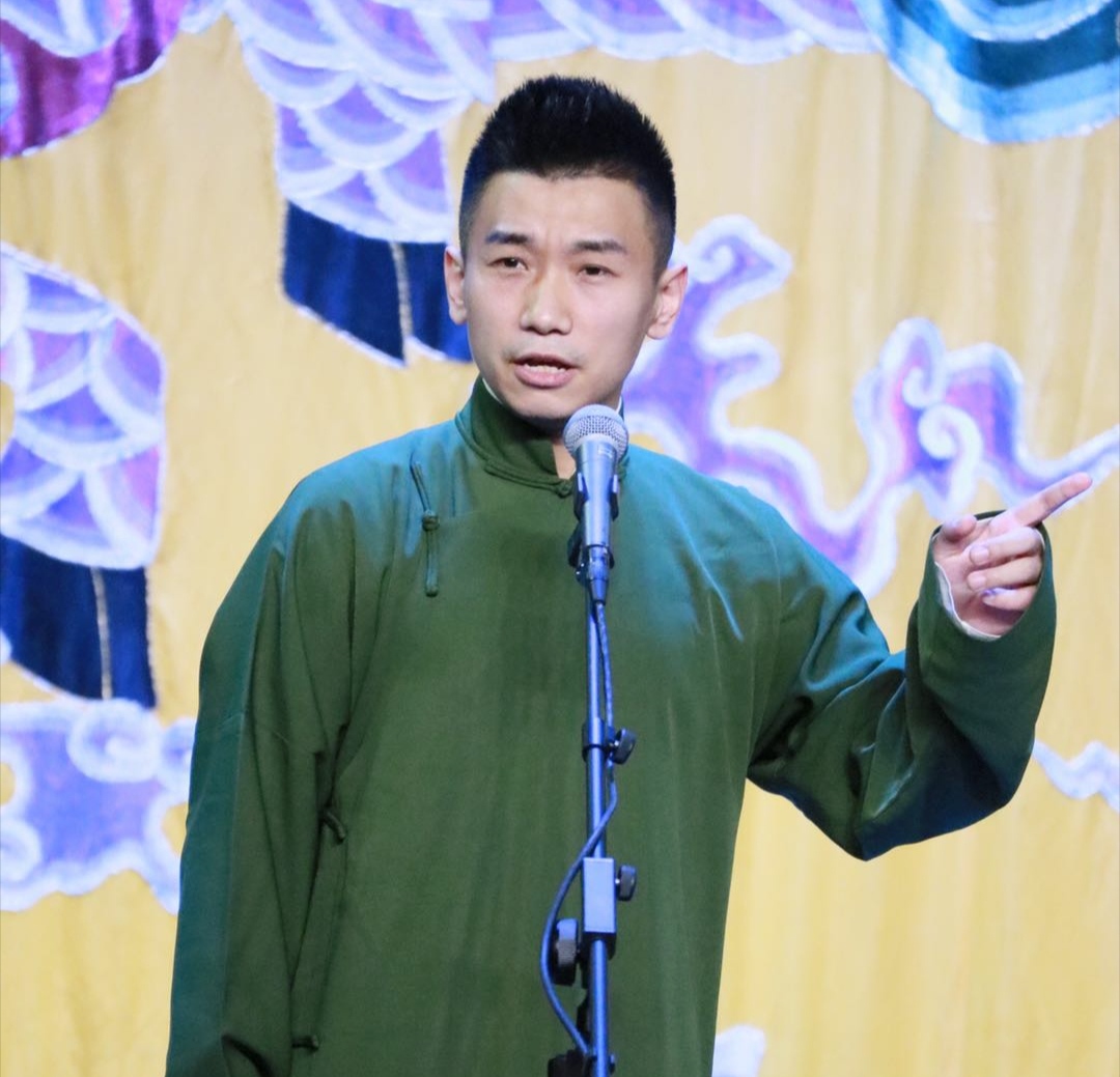 董九力,本名董建斌,绰号"奶泡",北京人,出生于1989年11月4日,德云社