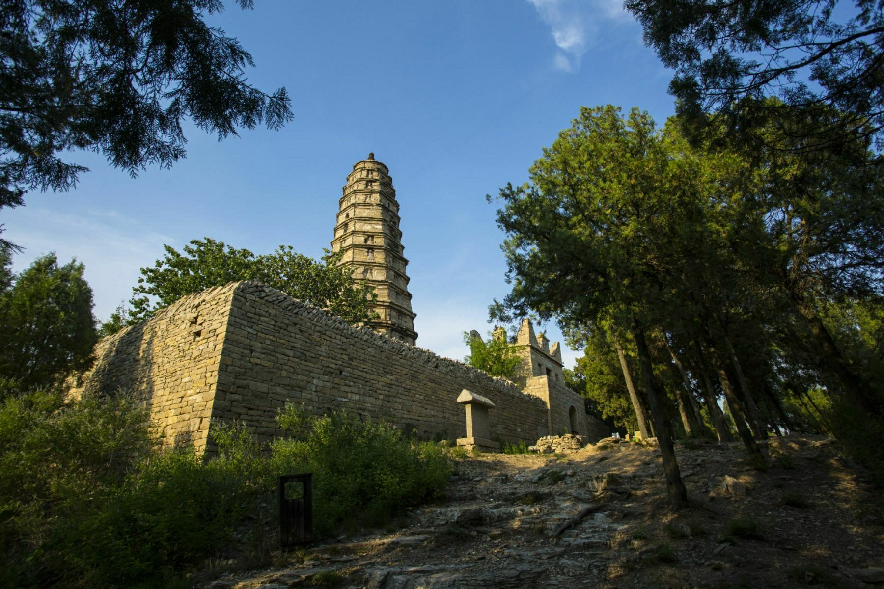  p data-id="sc5om95vooud">翠屏山多佛塔,位于山东省 a target="